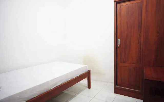 OYO Life 93038 Kost Putra Malilah