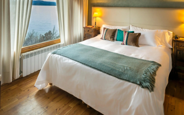 Lirolay Suites