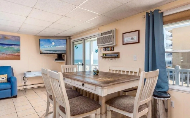 46th St Windjammer 201 2Br Condo