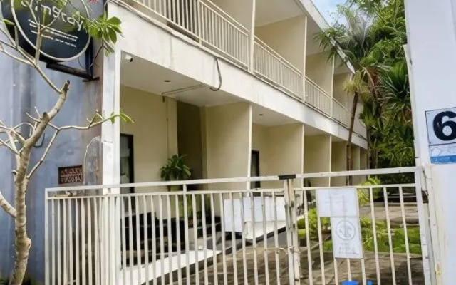 Elimstay Hostel Room