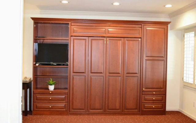 Saratoga Oaks Lodge