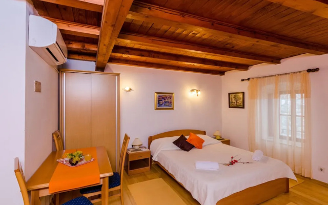 11 Stars Apartments