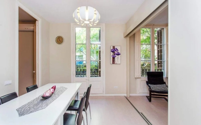 Trendy 3 Bedroom Flat in Central Area