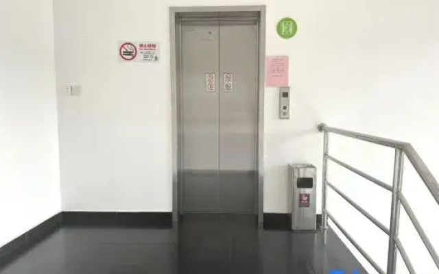 Motel 168 (Shanghai Jiading Bailian Shopping Mall)
