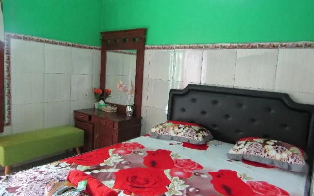 Losmen Kinasih Puncak And Gazebo Pandang By Zuzu