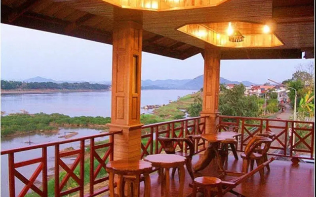 Bann Lamoonaoonkhong Hotel