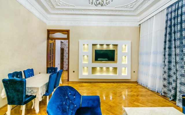 Hezi Aslanov house in CITY CENTRE