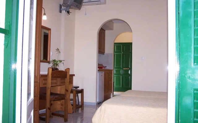 Perros Hotel