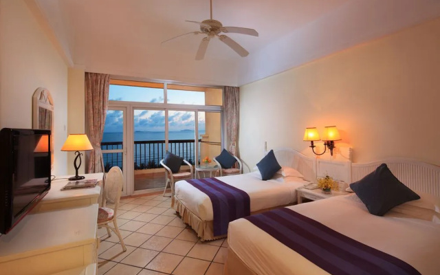 Отель Golden Phoenix Sea View
