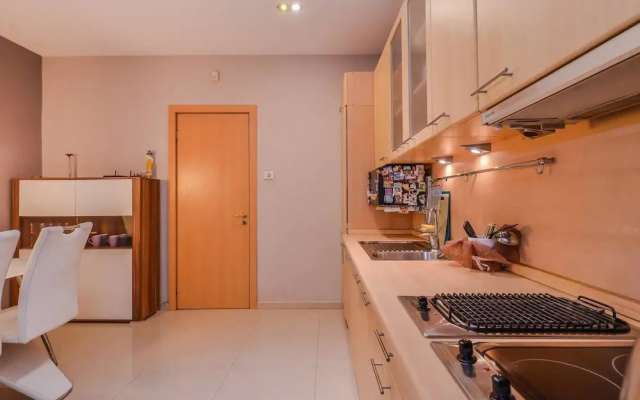 FM Deluxe 1-BDR Apartment - Extravaganzzo