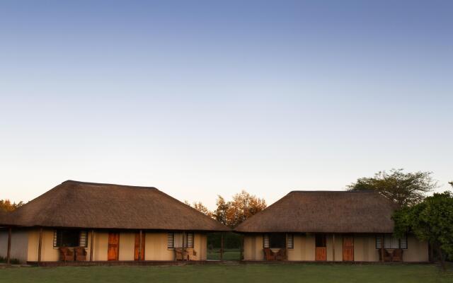 Отель Chrislin African Lodge вид на фасад