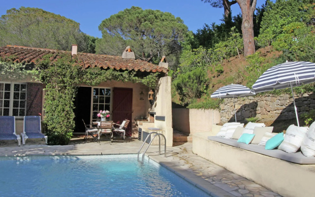 Charming Holiday Home In Plage De Gigaro With Pool