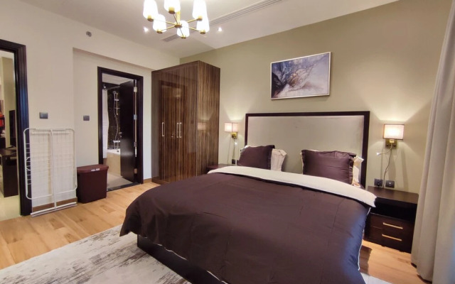 SuperHost - Downtown Apartment With Charming Park Views