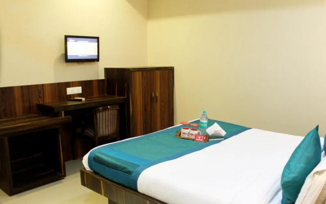 OYO 1884 Hotel Heera Continental