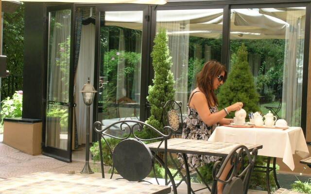 Отель Amadeus Hotel Италия, Болонья - 1 отзыв об отеле, цены и фото номеров - забронировать отель Amadeus Hotel онлайн вид на фасад