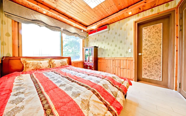 Anmyeondo Pinetree Villa Pension