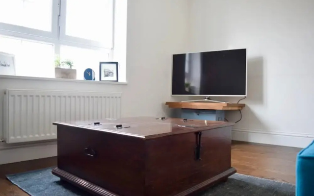 Stylish 2 Bedroom Flat With Views of The Shard