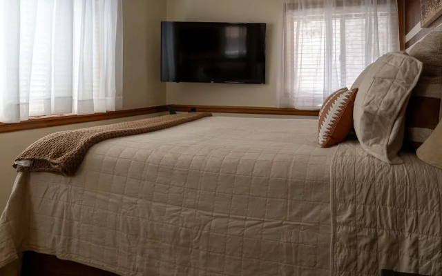 Alpenglow One Bedroom One Bath A18