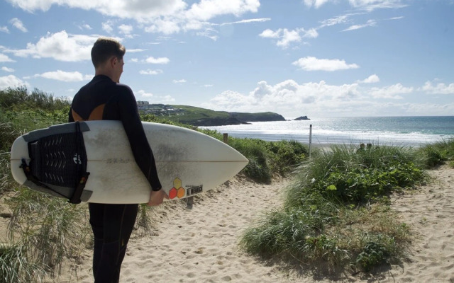 Base Surf Lodge