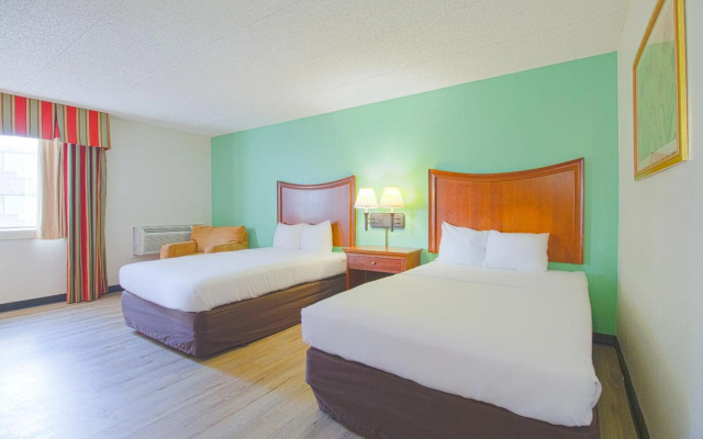 Tulsa Square Hotel Central, I-44 By OYO