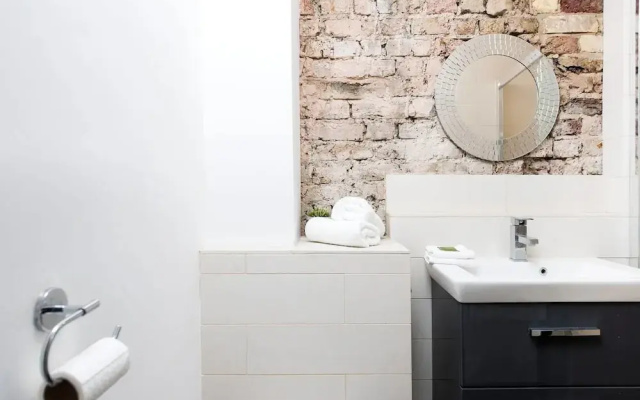 Beautiful And Central 2BR Loft Apartment