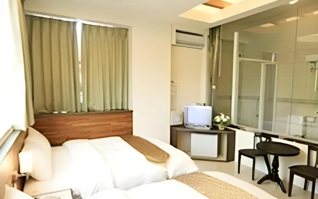Ri Yue Hu Pan Hotel