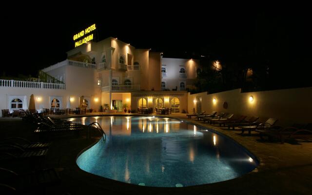 Grand Hotel Palladium Santa Eulalia del Río вид на фасад