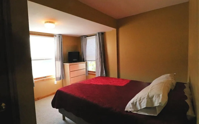 1 Maple Avenue 2 Bedroom Home by Redawning