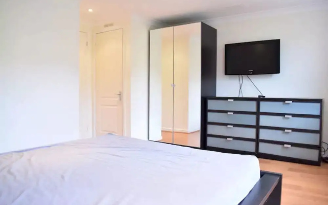 Bright and Spacious 2 Bed House