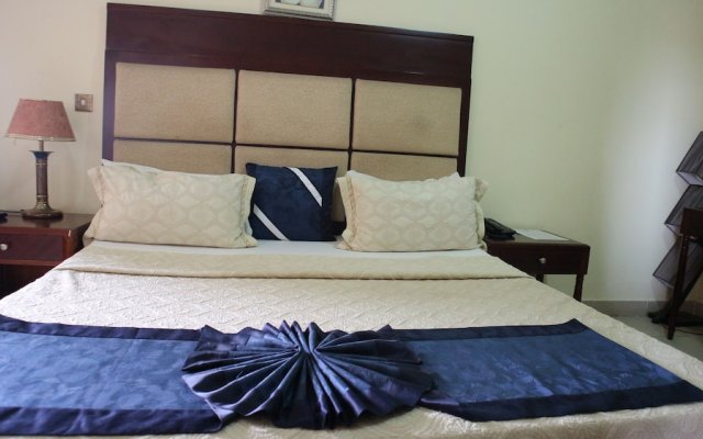 Krisview Hotel in Accra, Ghana from 108$, photos, reviews - zenhotels.com hotel front