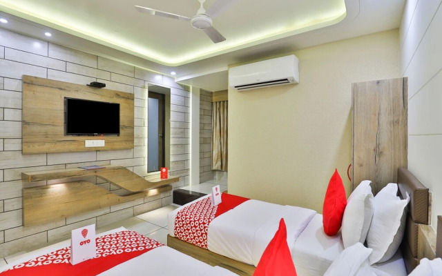 OYO 15453 Hotel Pearl