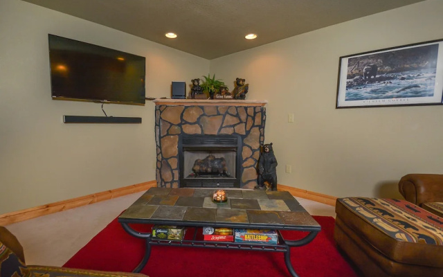 Bear Paws 2 Bedroom House