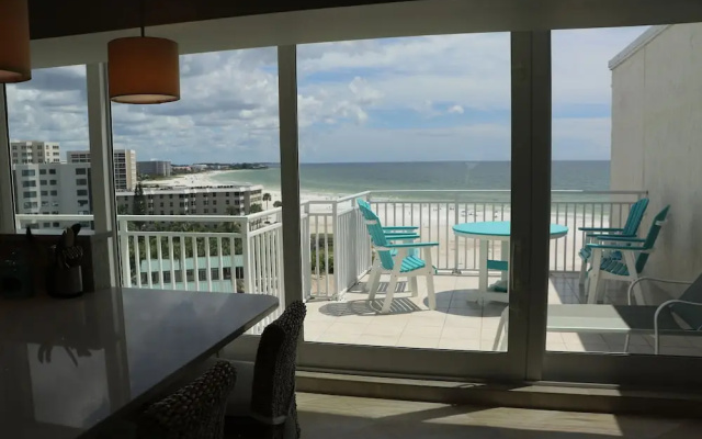 Jamaica Royale - 804 - 2 Br Condo