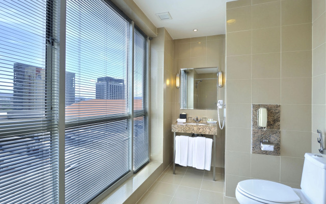 Capitol Deluxe Double room (full double bed) · Hotel Capitol Kuala Lumpur — photo 3