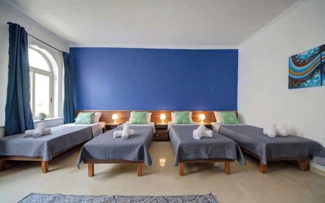 Magnificent Minimal Apartment Close to Attractions