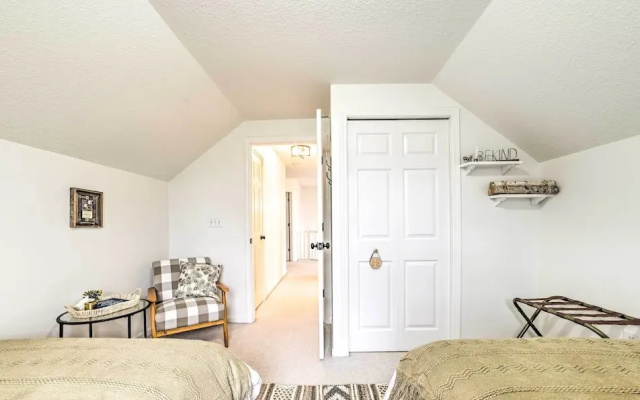 Game Room & On-site Snow Trails! Bellaire Retreat