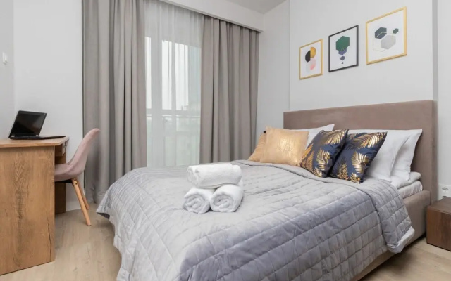 Platinum Towers Grzybowska by Renters