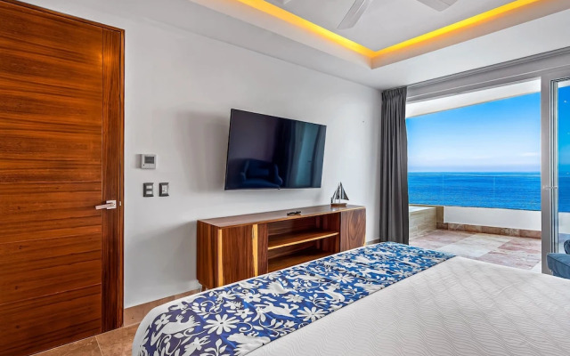 Stunning Oceanfront Apartment With Breathtaking Views and Luxurious Amenities