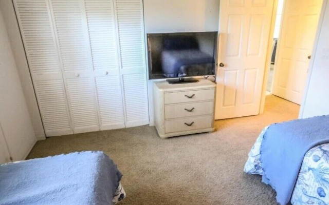 Hibiscus Point 821