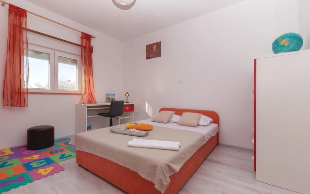 Beautiful Home in Kanica With Wifi and 2 Bedrooms