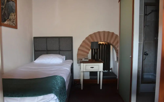 Tarihi Tashan Otel