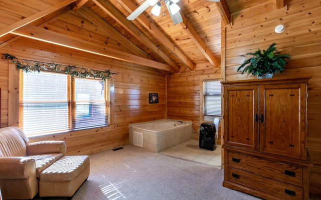 SmokyStays 5 Bedroom Cabin