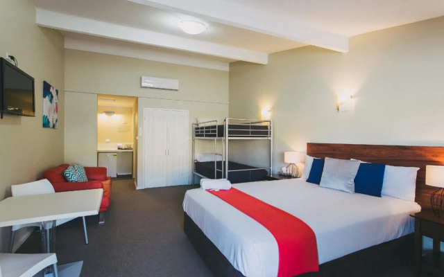 Six Degrees Motel