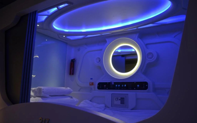 Lavish Capsule
