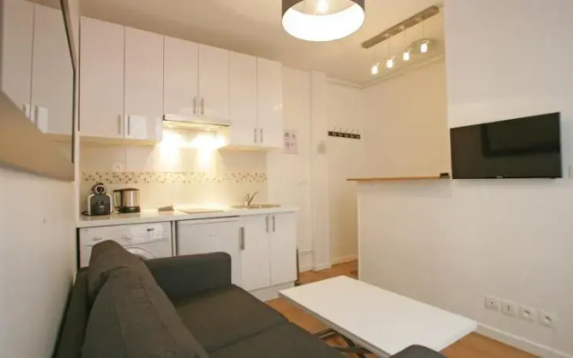 ApartEiffel