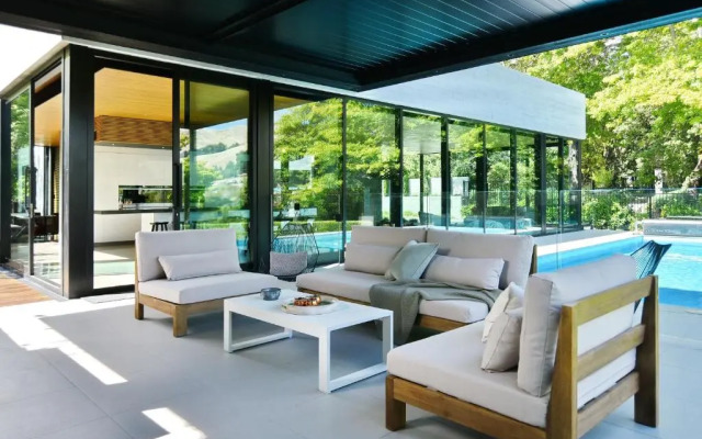 Bridle Path Retreat - Modern Private Luxury