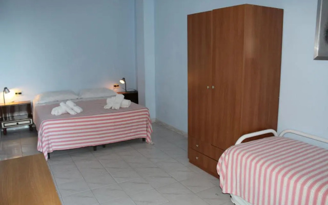 Jolly Residence