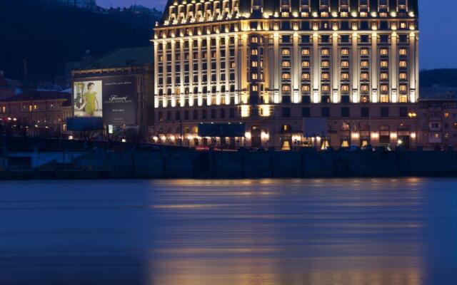 Fairmont Grand Hotel Kyiv вид на фасад