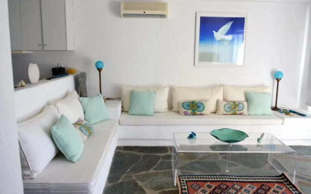 Romantic and cozy house on the waterfront in Koundouros, Kea