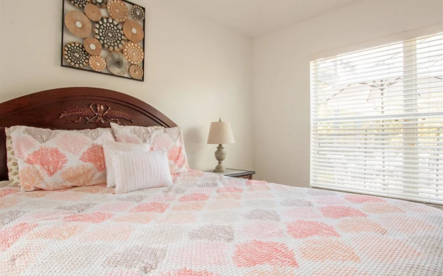 4 Bed and 3 Bath in Perfect Location With Pool by Florida Dream Home